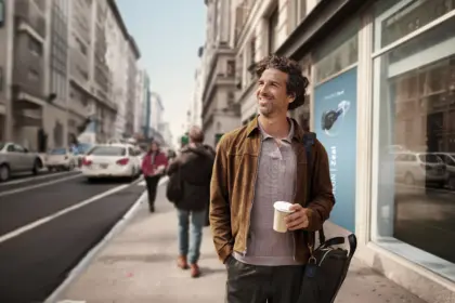 Oticon Zeal Hero2 Same day fitting KC 25 2 4029 Street background Expire 22 10 2030